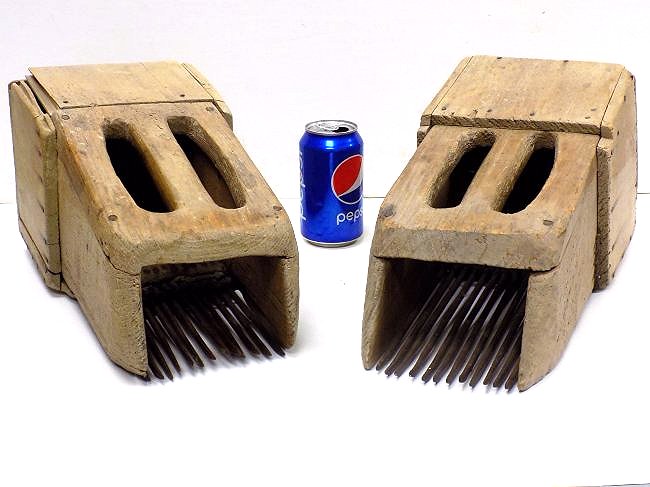 PAIR PRIMITIVE COUNTRY PINE BERRY SCOOPS (1 of 2)