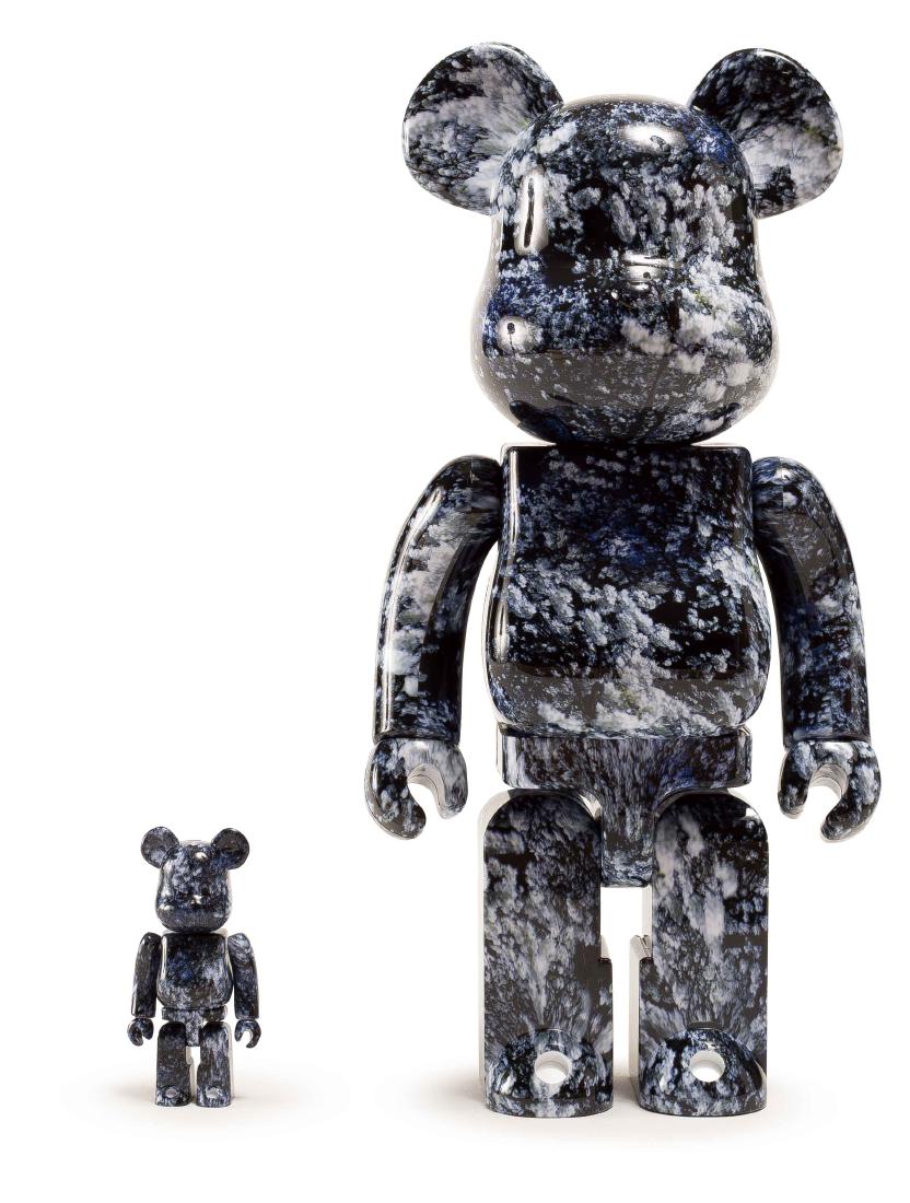 Bearbrick 400% & 100% Mika ninagawa sakura at night: 13 * 8 * 27.5cm , 2 * 2 * 7cm