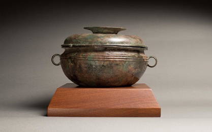 AN ARCHAIC BRONZE RITUAL VESSEL