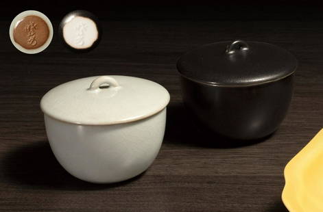 A Xiaofang Kiln Ru-Type Black Glazed Covered Tea Cup: Diameter:9 * 2 cm