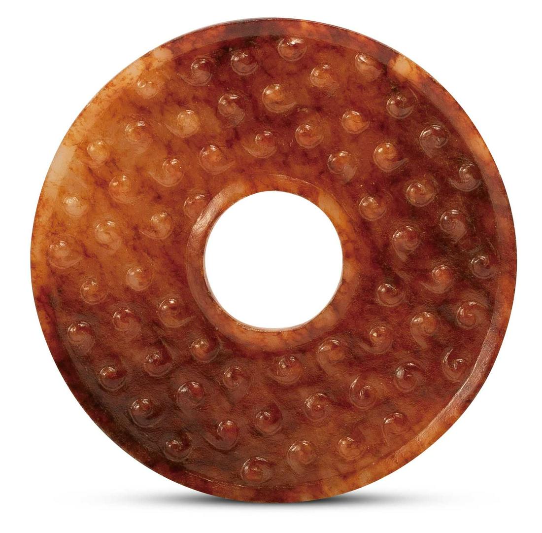 A JADE DRUM-SHAPED DISC, BI, SPRING AND AUTUMN PERIOD: Diameter:5 cm