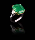 A 14.21 CT VIVID GREEN COLOMBIAN EMERALD DIAMOND RING