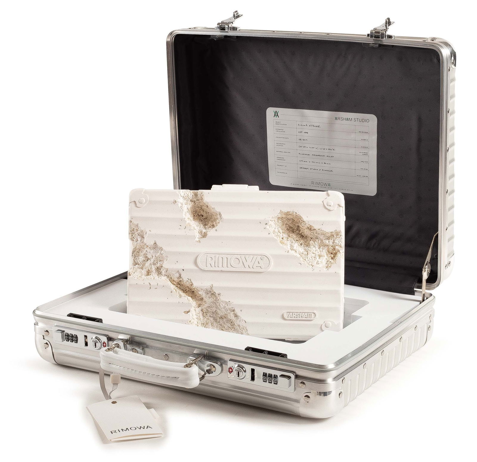 A PILOT CASE BY DANIEL ARSHAM AND RIMOWA: 29 * 22 * 86