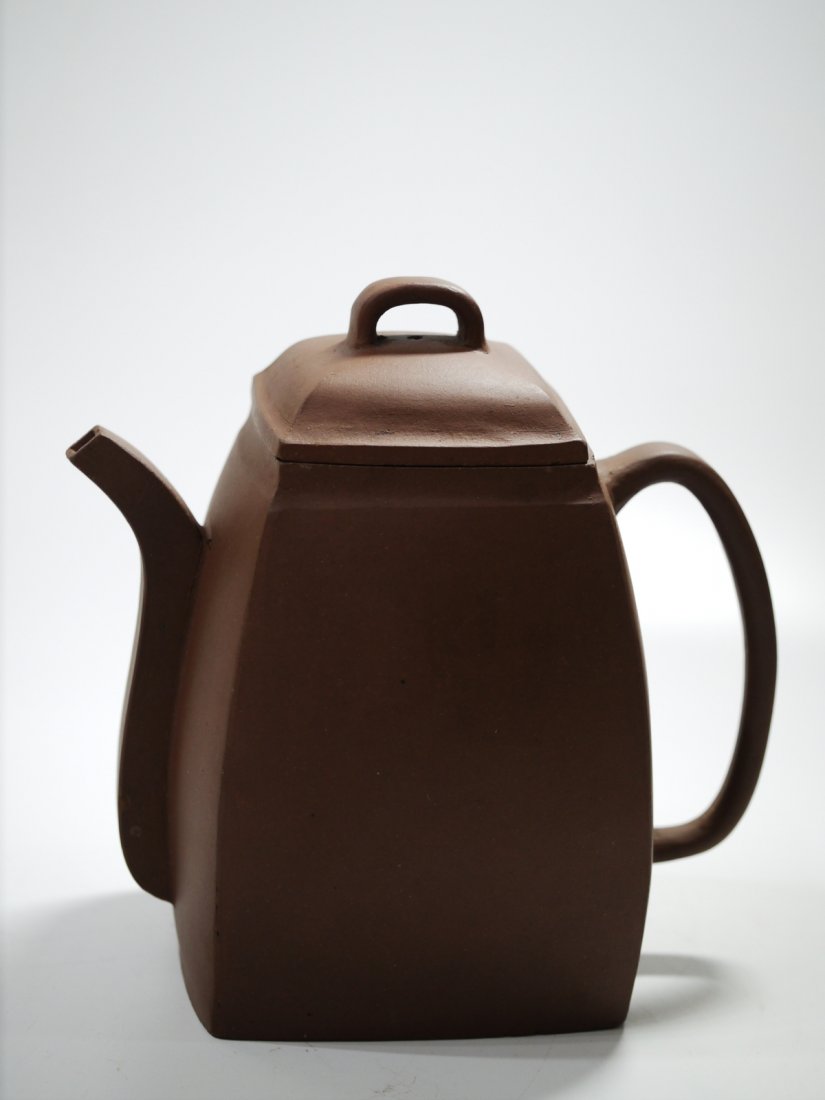 A Yixing Teapot: Qing Dynasty H: 19 cm