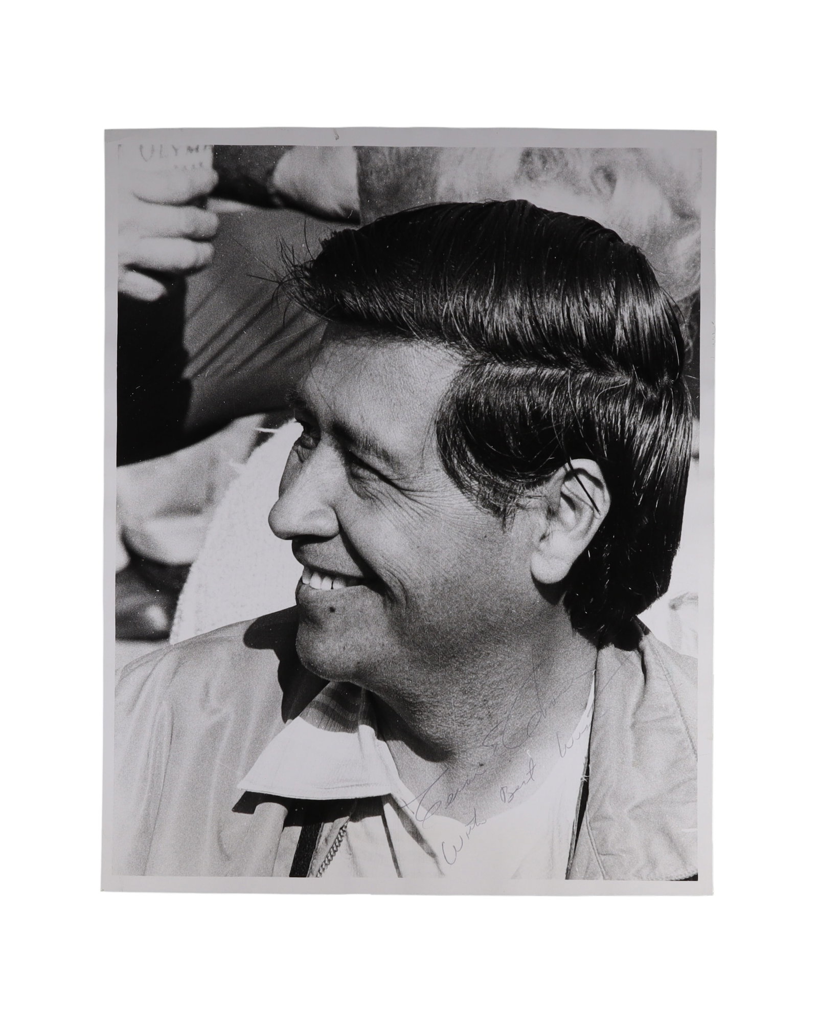 CESAR CHAVEZ SIGNED PRESS PHOTOGRAPH, JULY 29, 1972, WITH ORIGINAL UFW VERSO IDENTIFICATION (1 of 2)