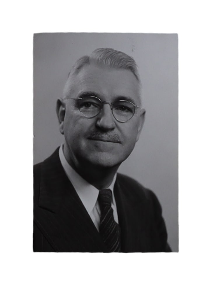Leonard F. Fuller Signed Card with Portrait: Radio Pioneer and Builder of Berkeley's First Cyclotron: Leonard F. Small black and white portrait accompanied by a signed card reading "Leonard F. 2 x 3 in., with signed card in blue ink, good condition. This item will be accompanied by a Letter of Authent