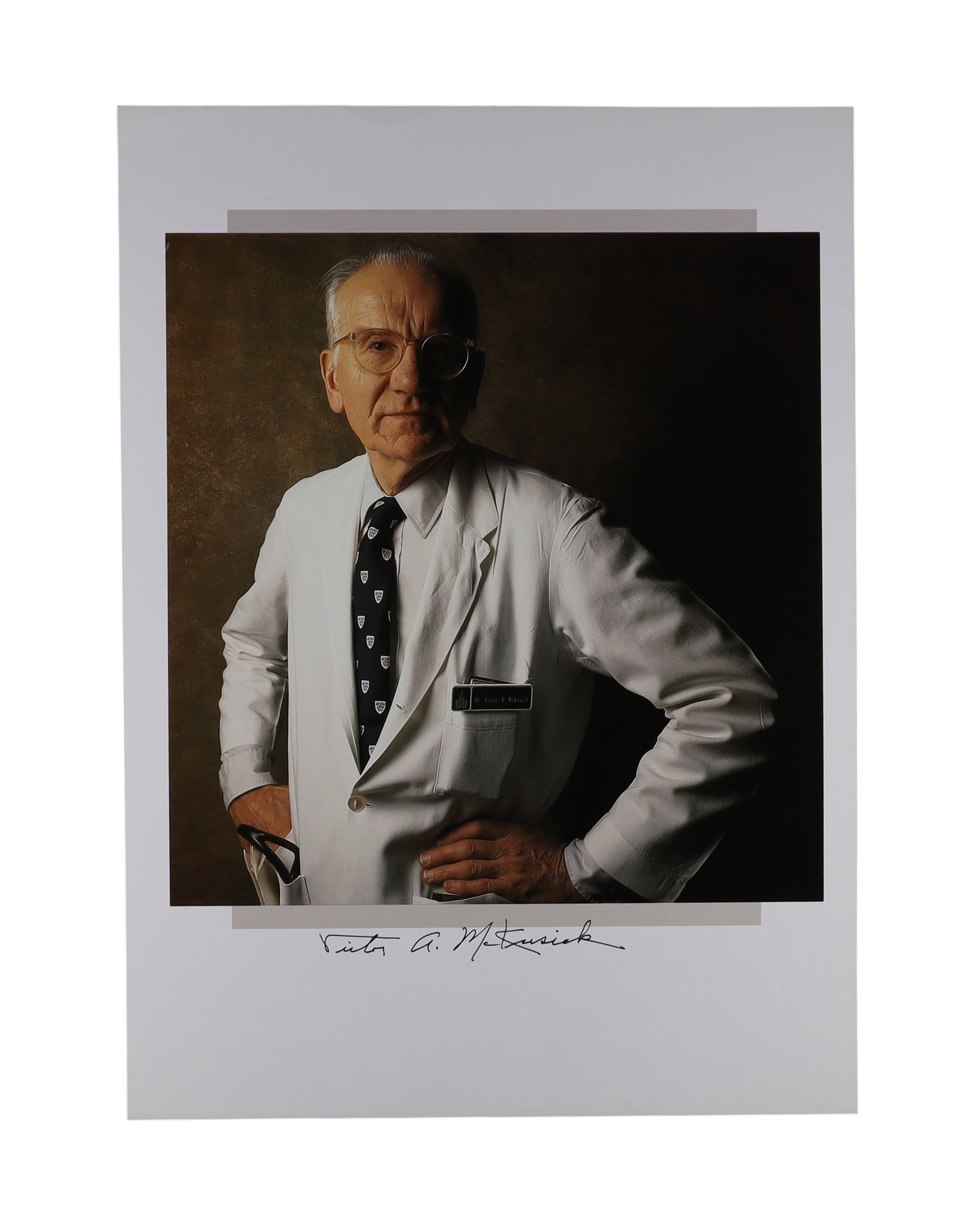 Francis Collins Signed Photograph Director of the Human Genome Project: Director of the Human Genome Project Francis S. Collins (b. 1950), geneticist and director of the National Human Genome Research Institute who led the landmark sequencing of the human genome announced