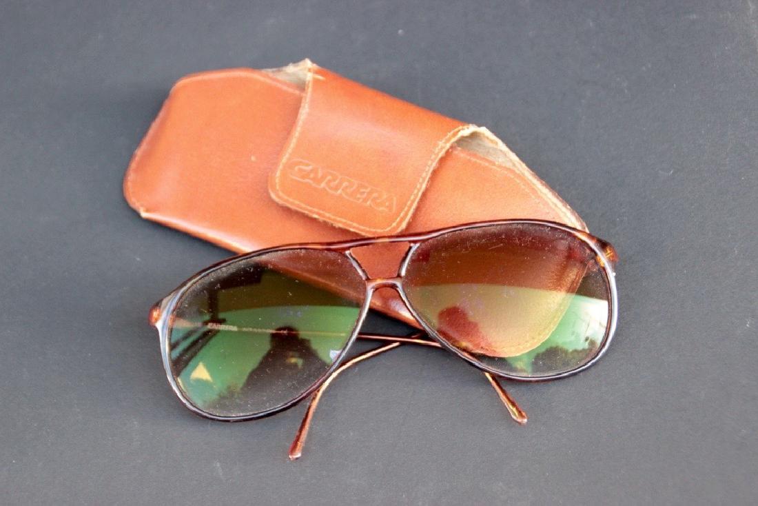 CARRERA Paire de lunettes de soleil en acétate brun dan: CARRERAPaire de lunettes de soleil en acétate brundans leur étuiEtat d’usage