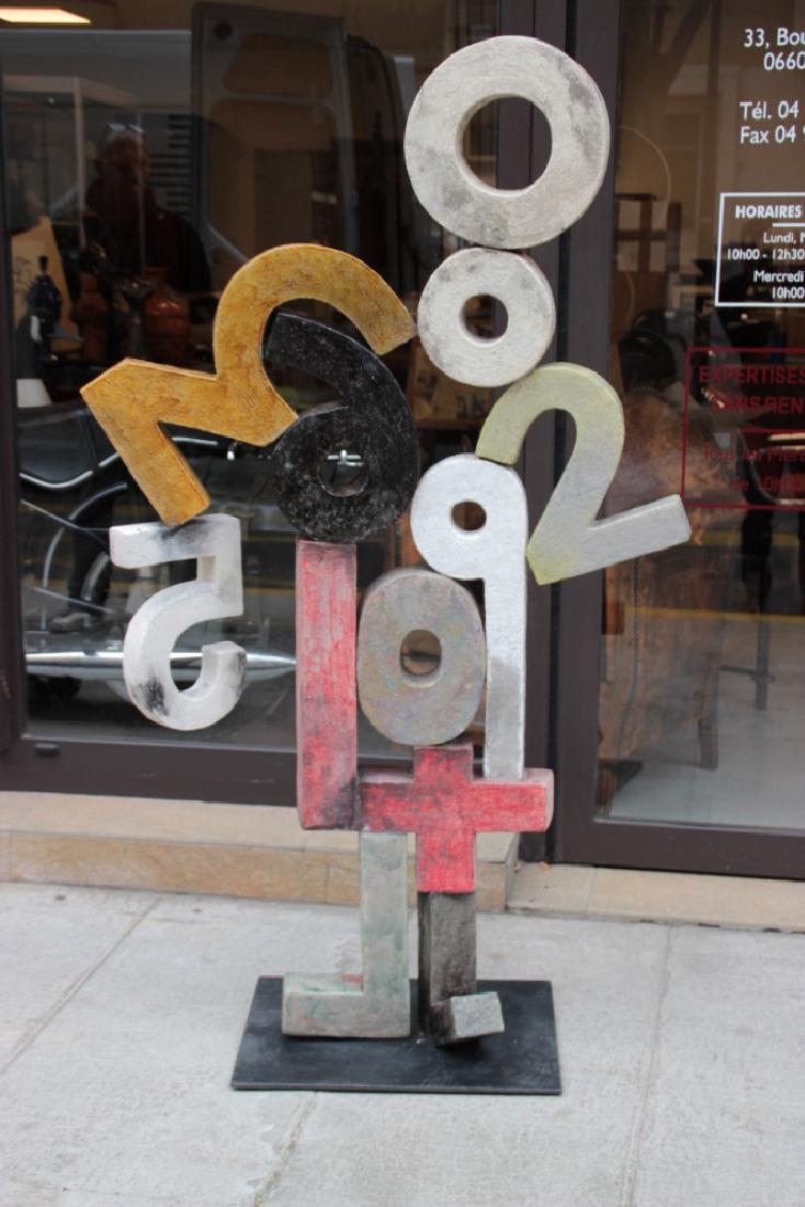 CLEM: CLEM (1982)IndechiffrableSculpture en raku émaillé polychrome sur base en métal155 x 95 x 20 cm N.B: Formée par le regretté Roger Capron, célèbre artiste de Vallauris, Clémence Dancoisne dite