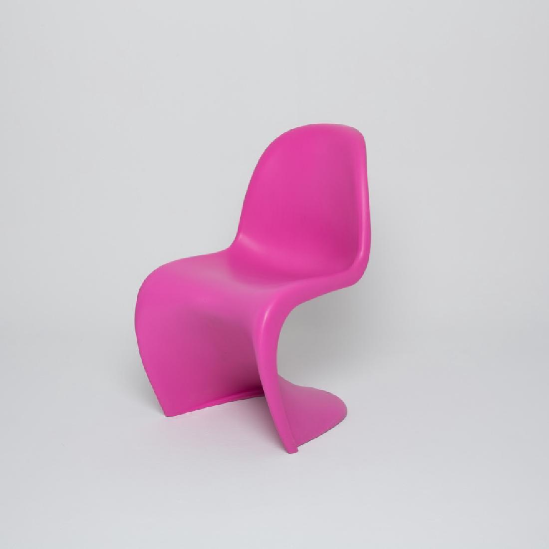 VERNER PANTON (1926-1998) Lot de quatre chaises S-chair: VERNER PANTON (1926-1998) Lot de quatre chaises S-chair Polypropylène rose Ed. Vitra 83 x 50 x 53 cm Vendu sur désignation