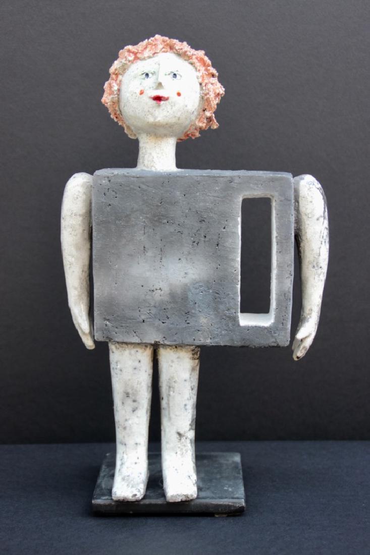 CLEM (1982) Arthur Sculpture en raku émaillé polychrome: CLEM (1982) Arthur Sculpture en raku émaillé polychrome sur base en métal H : 31 cm N.B: Formée par le regretté Roger Capron, célèbre artiste de Vallauris, Clémence Dancoisne dite Clem, obtien