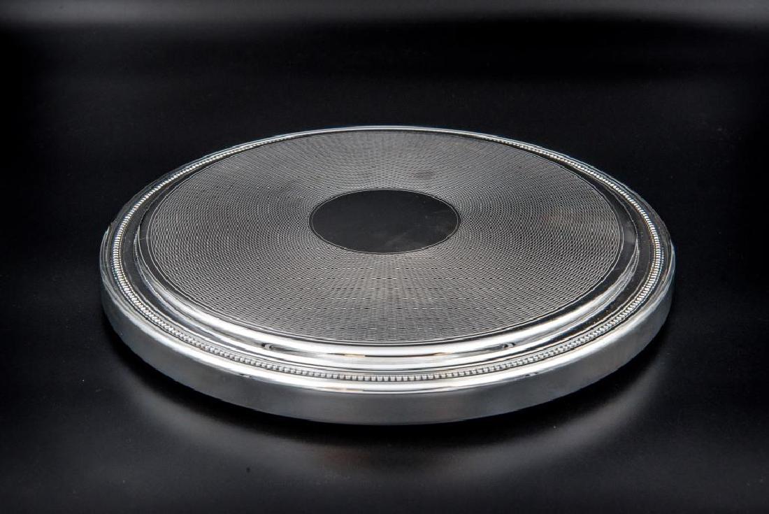 CHRISTOFLE Dessous de plat en métal argenté D : 24 cm: CHRISTOFLE Dessous de plat en métal argenté D : 24 cm Dans sa boîte