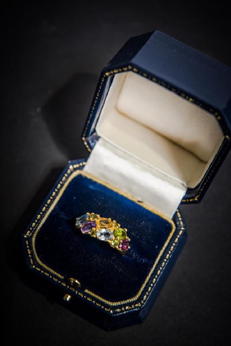 Bague en or jaune ornée de pierres de couleurs  P : 6 g (1 of 1)