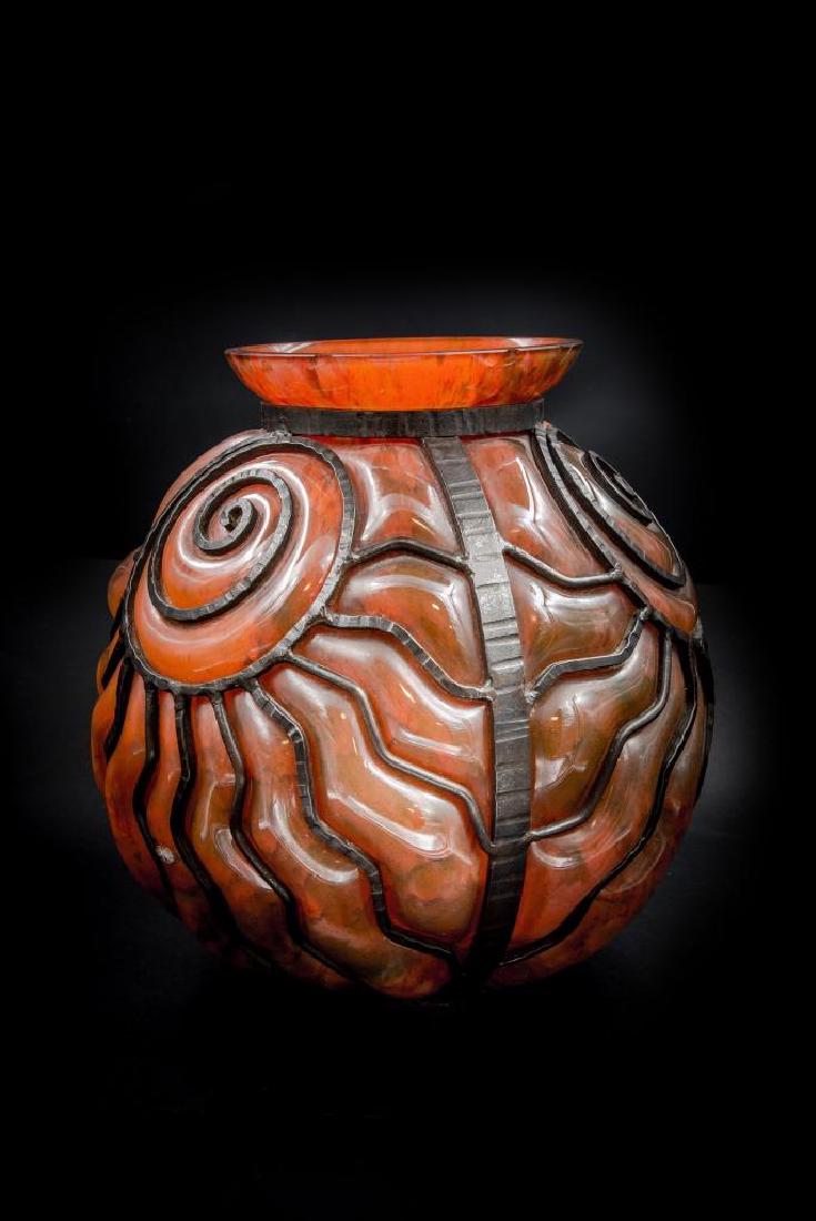 DAUM et MAJORELLE Vase de forme boule en verre (1 of 3)