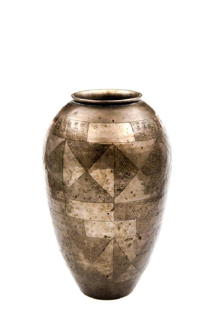 Travail français vers 1930 Vase en dinanderie à décor (1 of 1)