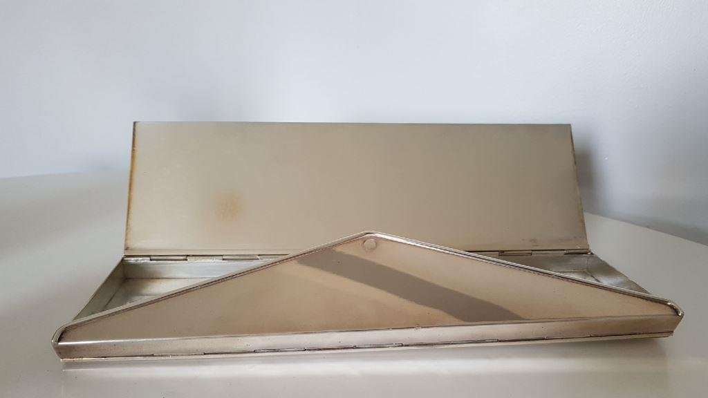 Maria PERGAY (1930) Boîte en métal argenté de forme (1 of 2)