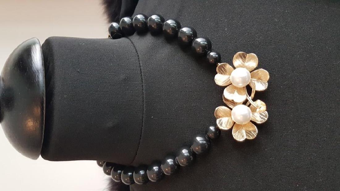 Philippe FERRANDIS Collier formé de perles noires , (1 of 3)