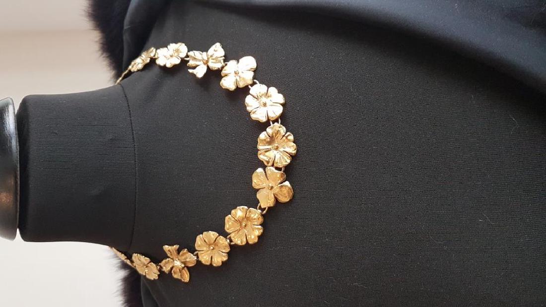 YVES SAINT LAURENT Collier en métal doré composé (1 of 3)