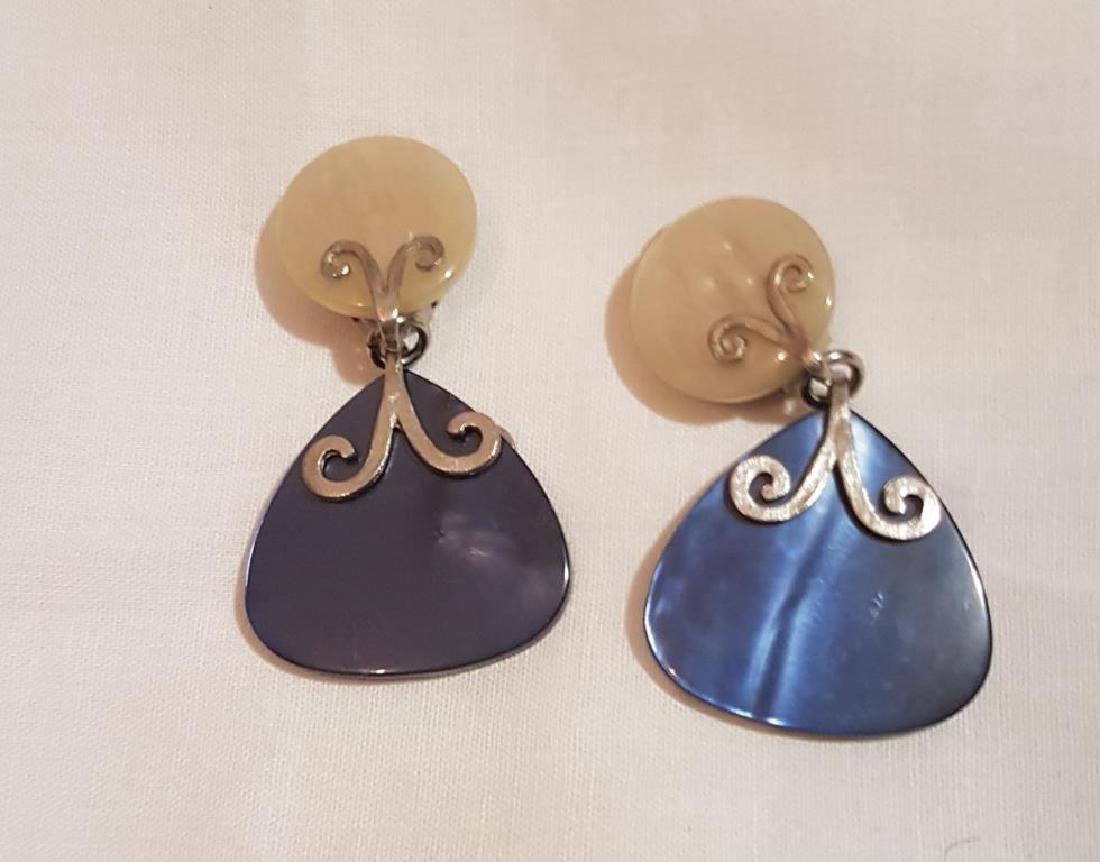 YVES SAINT LAURENT - Paire de boucles d’oreilles en (1 of 2)