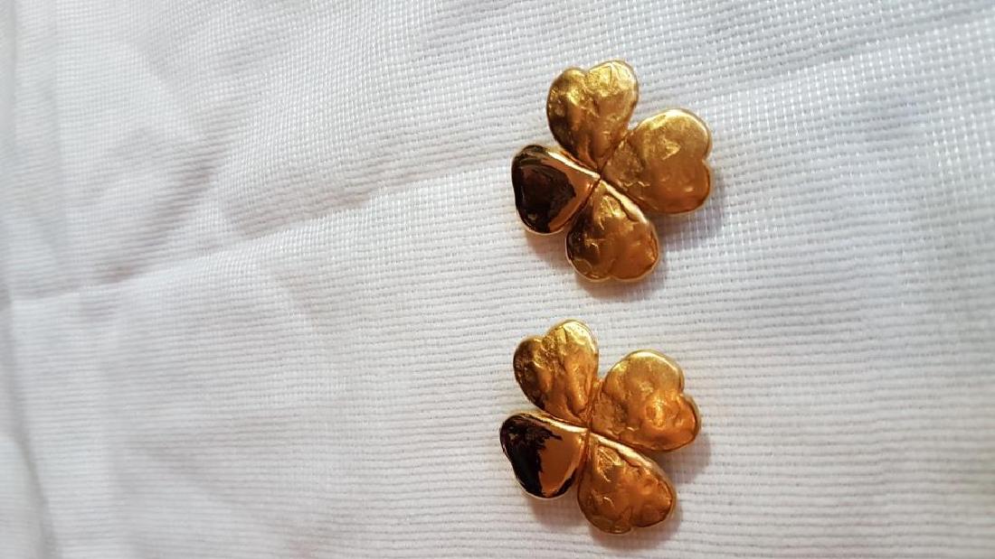 YVES SAINT LAURENT Paire de boucles d'oreilles en métal (1 of 2)