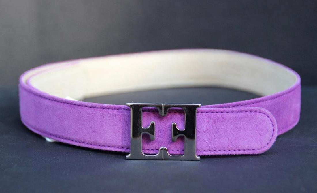 ESCADA Deux ceintures en cuir crème et violet: ESCADA Deux ceintures en cuir crème et violet