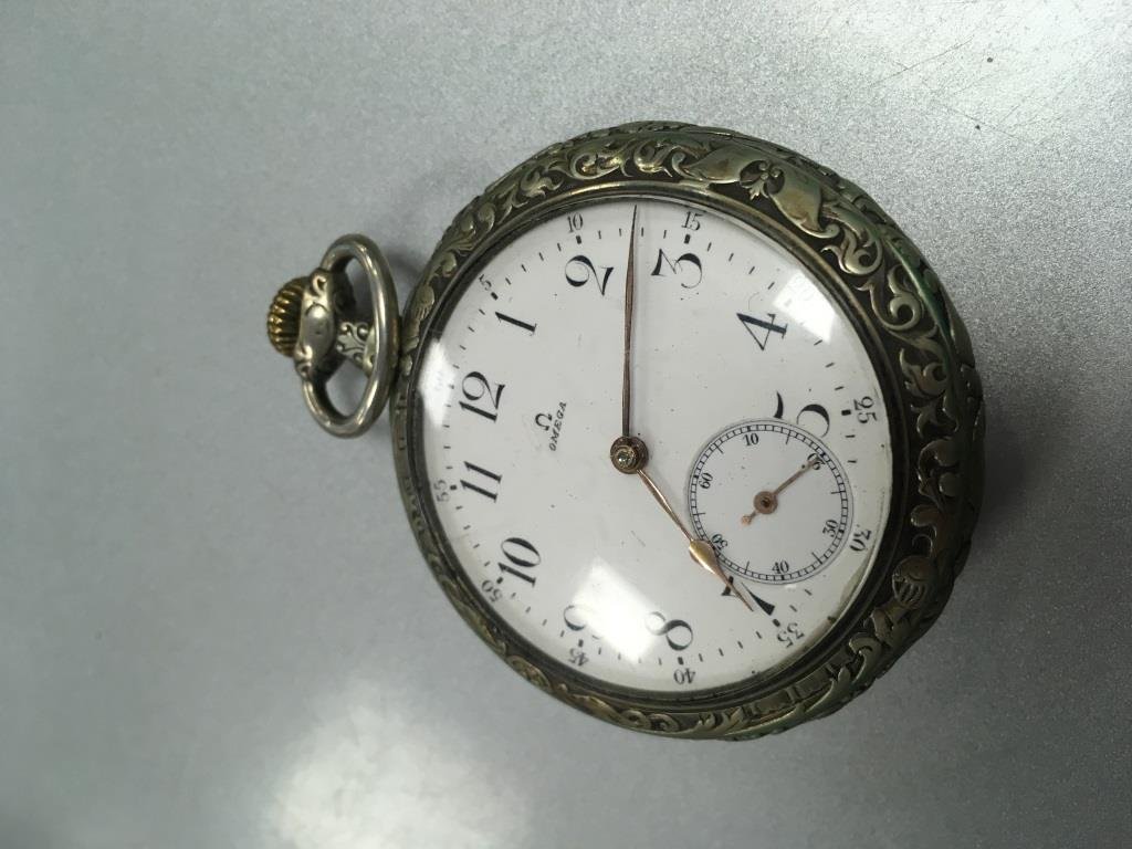 OMEGA Montre de gousset en argent avec décor repoussé d (1 of 1)