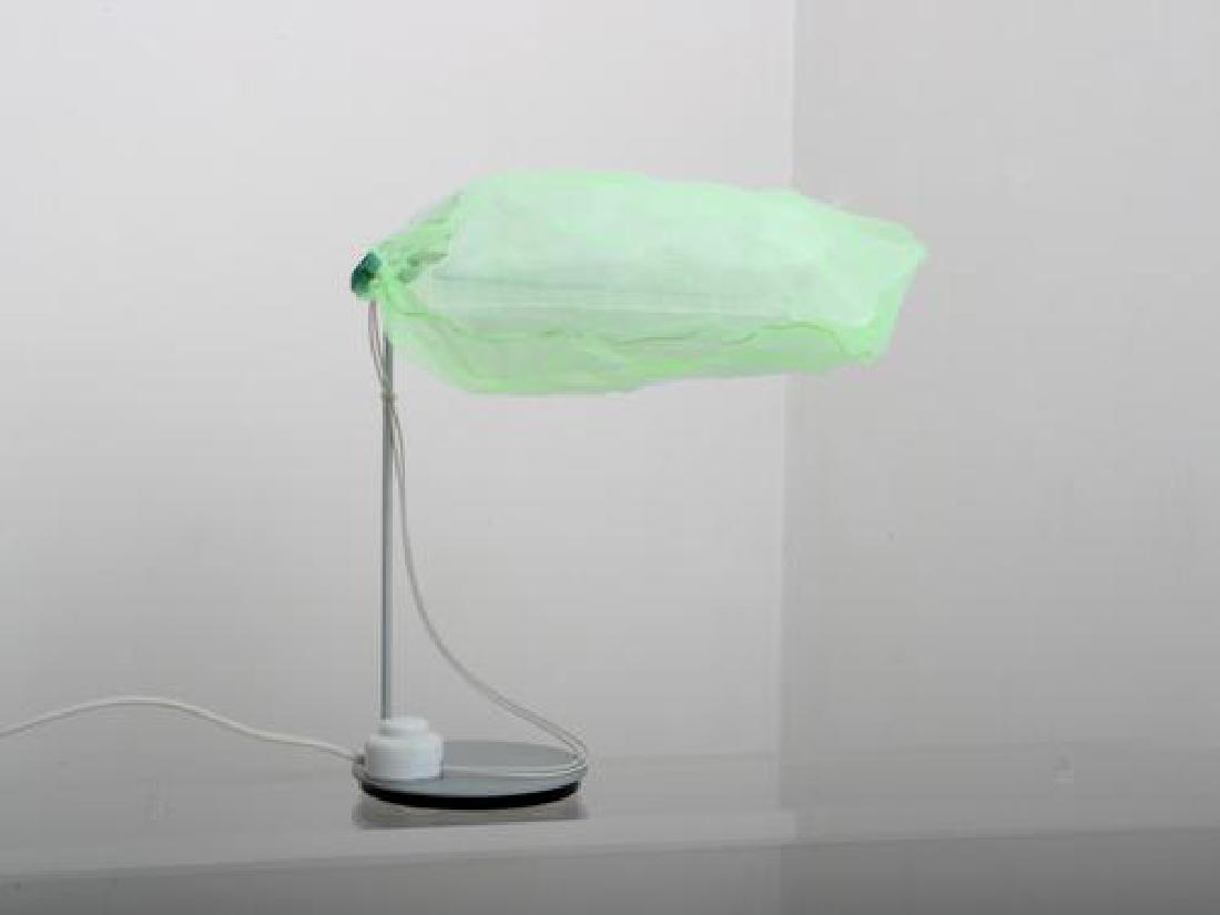 Andrea ANASTASIO (1961) - Edition Artemide Lampe modèle: Andrea ANASTASIO (1961) - Edition Artemide Lampe modèle "breza note" verte 30 x 35 x 20 cm Vendu sur désignation*