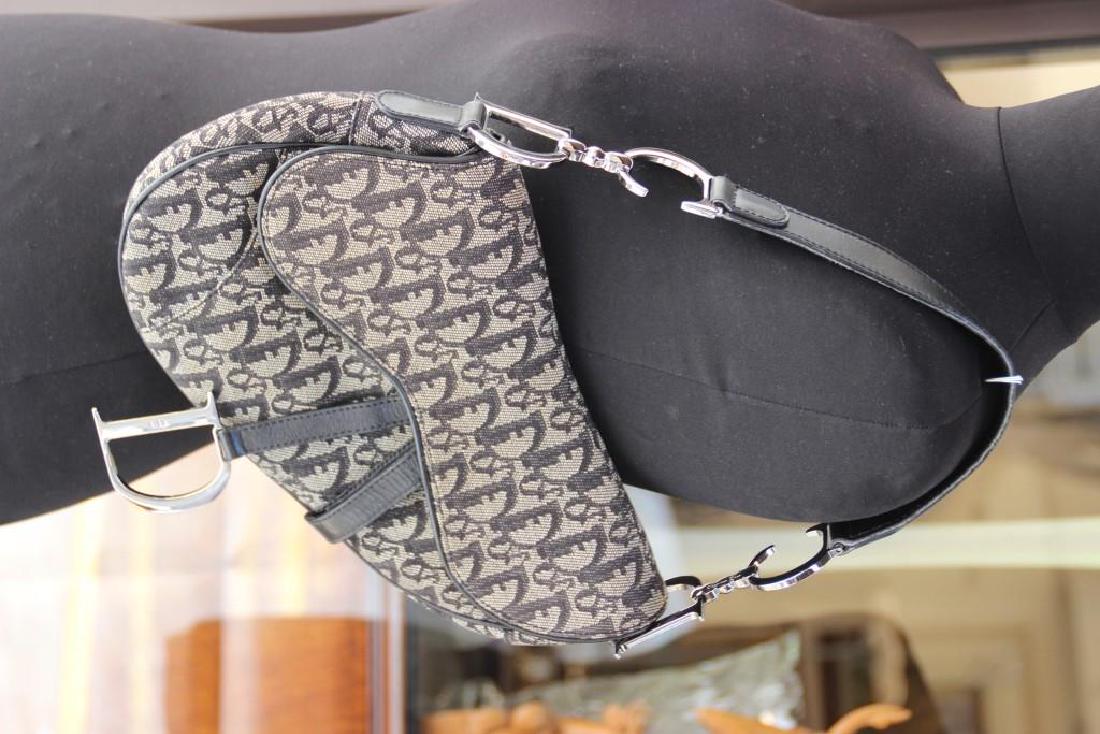 CHRISTIAN DIOR Sac Saddle en toile monogram bleu (1 of 1)