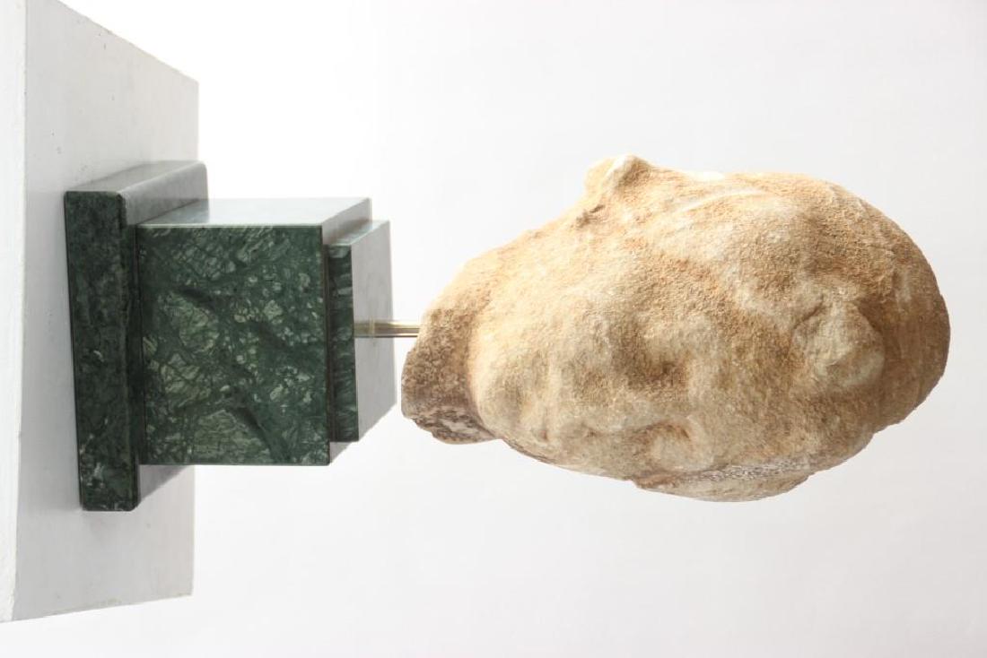 Tête de Vénus en marbre blanc à la mode antique, la (1 of 3)