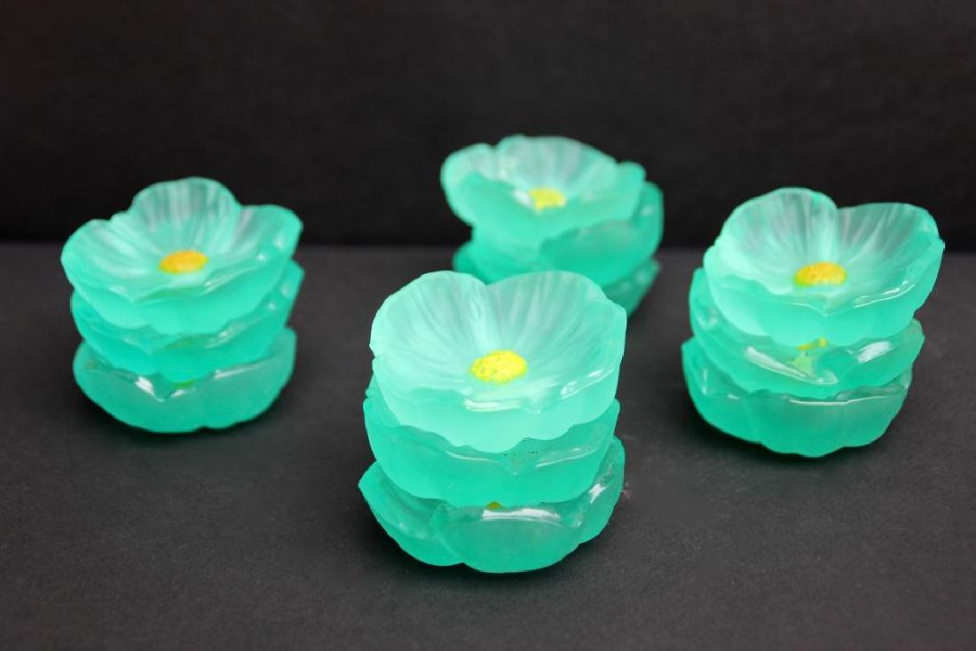 DAUM Ensemble de 12 petites coupelles en pate de verre (1 of 2)