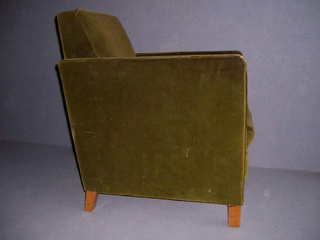 JEAN MICHEL FRANK (1895-1941) dans le goût_x000D_: JEAN MICHEL FRANK (1895-1941) dans le goût_x000D_ Fauteuil velours vert d’origine et sycomore _x000D_ 86 x 67 x 75cm(état d’usage)_x000D_ Vendu sur désignation