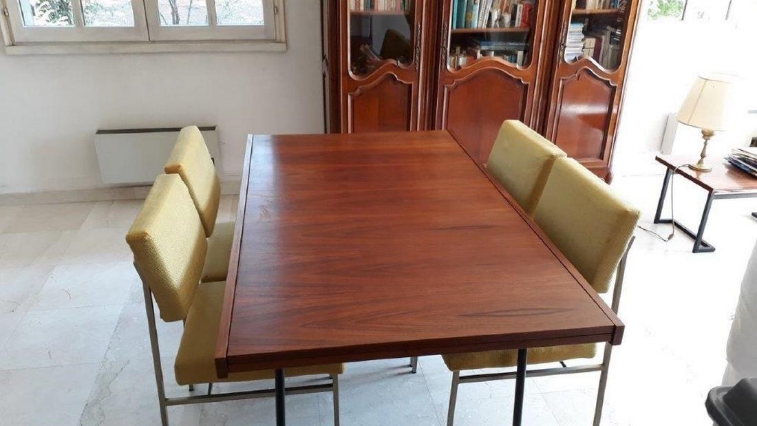 Antoine & Jacqueline PHILIPPON & LECOQ (XX) - Edition: Antoine & Jacqueline PHILIPPON & LECOQ (XX) - Edition Airborne - 1958 Suite de quatre chaises modèle P60 à dossier et assise recouverts de tissu jaune H : 84 cm