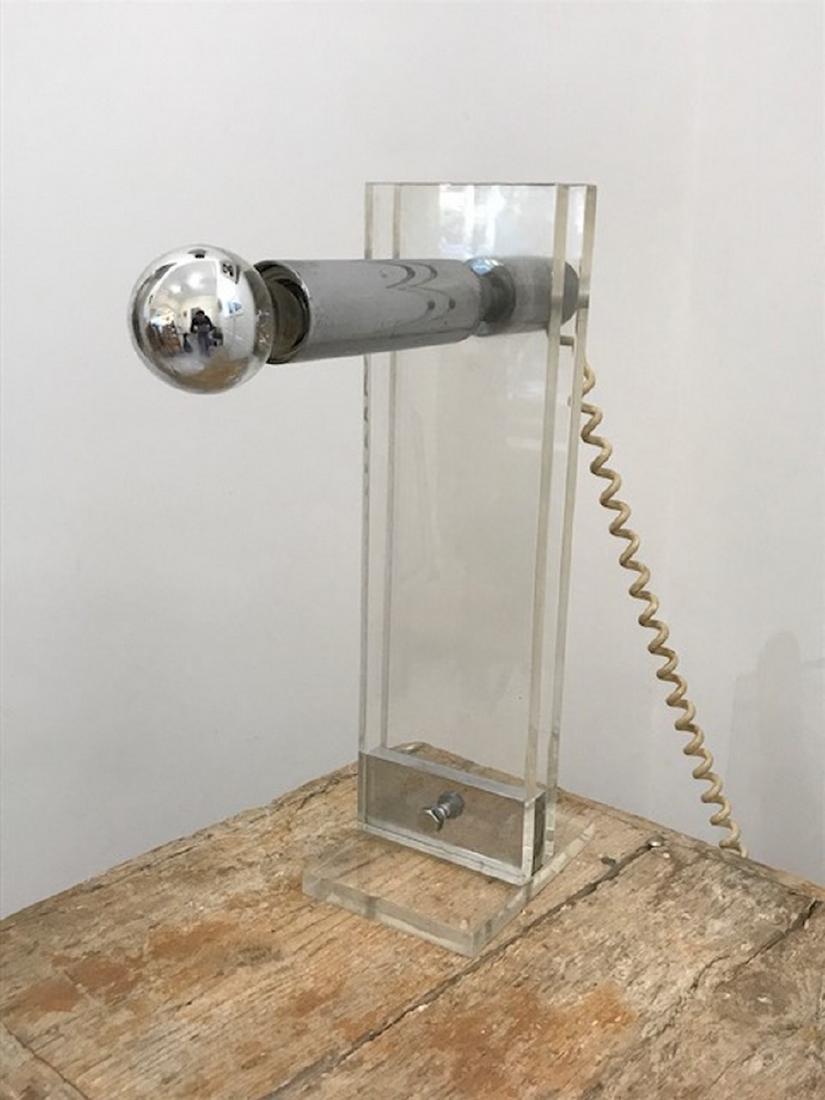 Philippe JEAN (1931-1987), attribué à Lampe: Philippe JEAN (1931-1987), attribué à Lampe cinétique en plexiglas et métal chromé H : 41 cm