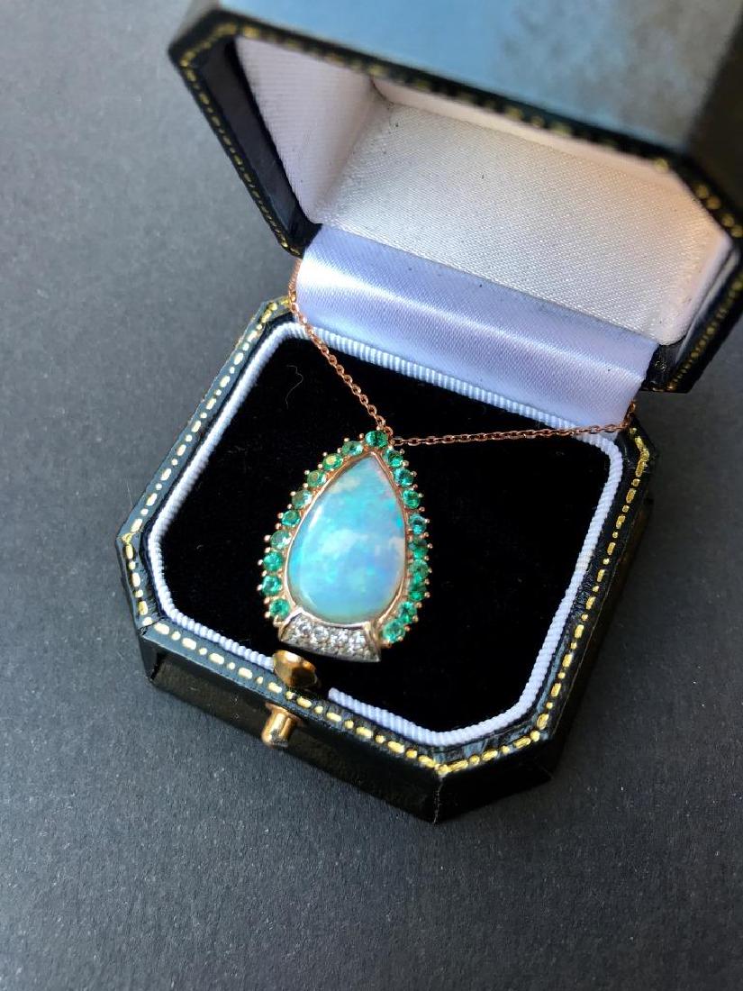 Collier en or jaune 18 K orné d'un pendentif en (1 of 1)