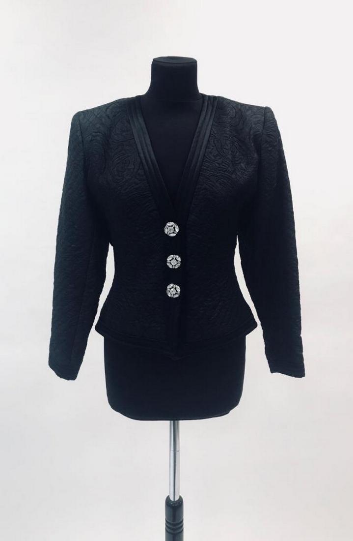 Yves SAINT LAURENT Rive Gauche Veste en tissu: Yves SAINT LAURENT Rive Gauche Veste en tissu damassé noir, boutons en strass Taille indiquée : 38