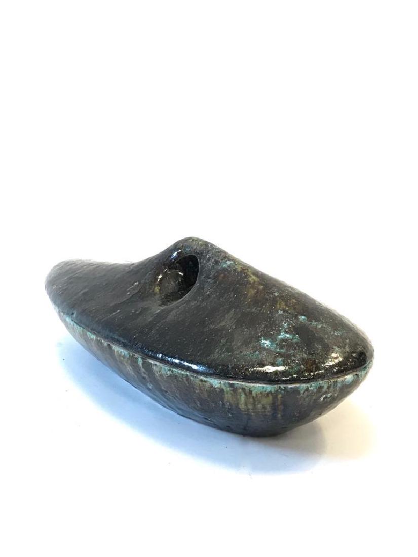 Hans HEDBERG (1917-2007)_x000D_ Grande coupe ovale: Hans HEDBERG (1917-2007)_x000D_ Grande coupe ovale couverte en céramique brun vert _x000D_ Signé dessous_x000D_ 50 x 24 x 17 cm