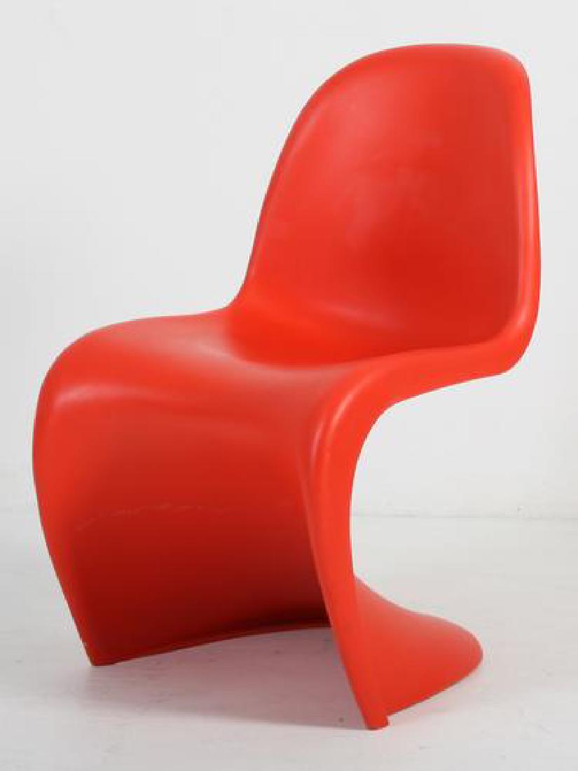 Verner PANTON (1926-1998) - Vitra _x000D_ Paire de: Verner PANTON (1926-1998) - Vitra _x000D_ Paire de chaises en polypropylène de couleur orange_x000D_ 82.5 x 50 x 59.5 cm_x000D_ Vendu sur désignation*