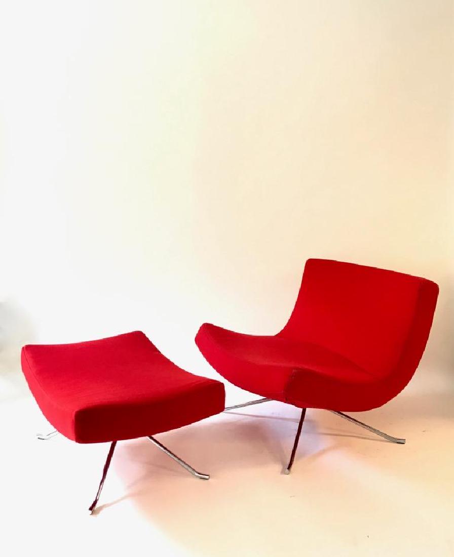 Christian WERNER (1959) pour LIGNE ROSET_x000D_: Christian WERNER (1959) pour LIGNE ROSET_x000D_ Fauteuil modèle "Pop" avec son ottoman en aluminium anodisé et tissu rouge_x000D_ 75 x 80 x 80 cm