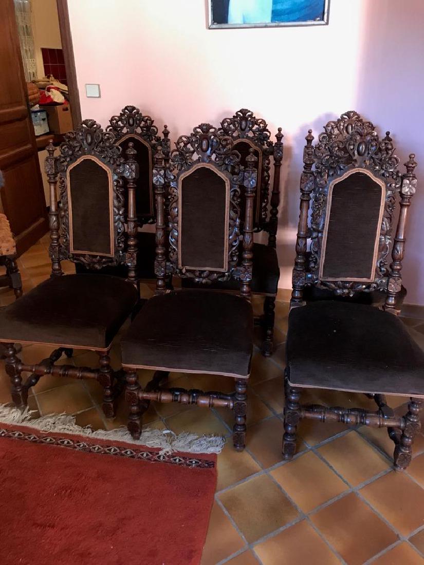 Série de six chaises en bois naturel sculpté: Série de six chaises en bois naturel sculpté._x000D_ Travail dans le goût de la Renaissance