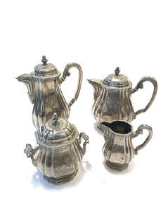 Service à thé et café en argent comprenant une théière,: Service à thé et café en argent comprenant une théière, une cafetière, un pot à sucre et un pot à lait Poinçon Minerve P : 2973 g