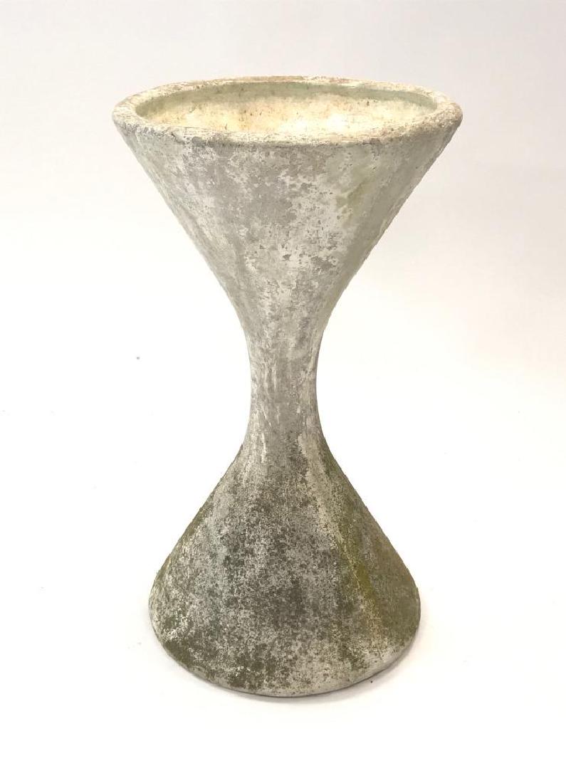 Willy GUHL, Edition Eternit AG, 1955 Petite: Willy GUHL, Edition Eternit AG, 1955 Petite jardinière de forme diabolo H : 48 cm