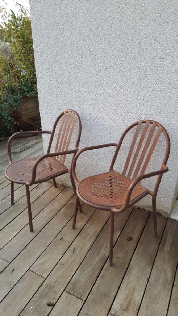 Robert Mallet-Stevens, Edition Tubor, vers 1935 Paire: Robert Mallet-Stevens, Edition Tubor, vers 1935 Paire de fauteuils en tube formant accoudoirs et dossiers à quatre bandeaux laqués marron d'origine. 83 x 51,5 x 49,5 cm *Vendu sur désig