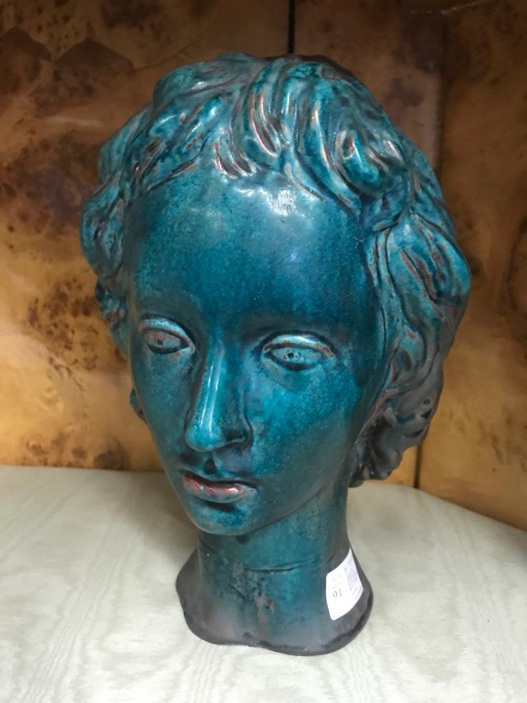 Travail des années 1940  Tête féminine (1 of 2)