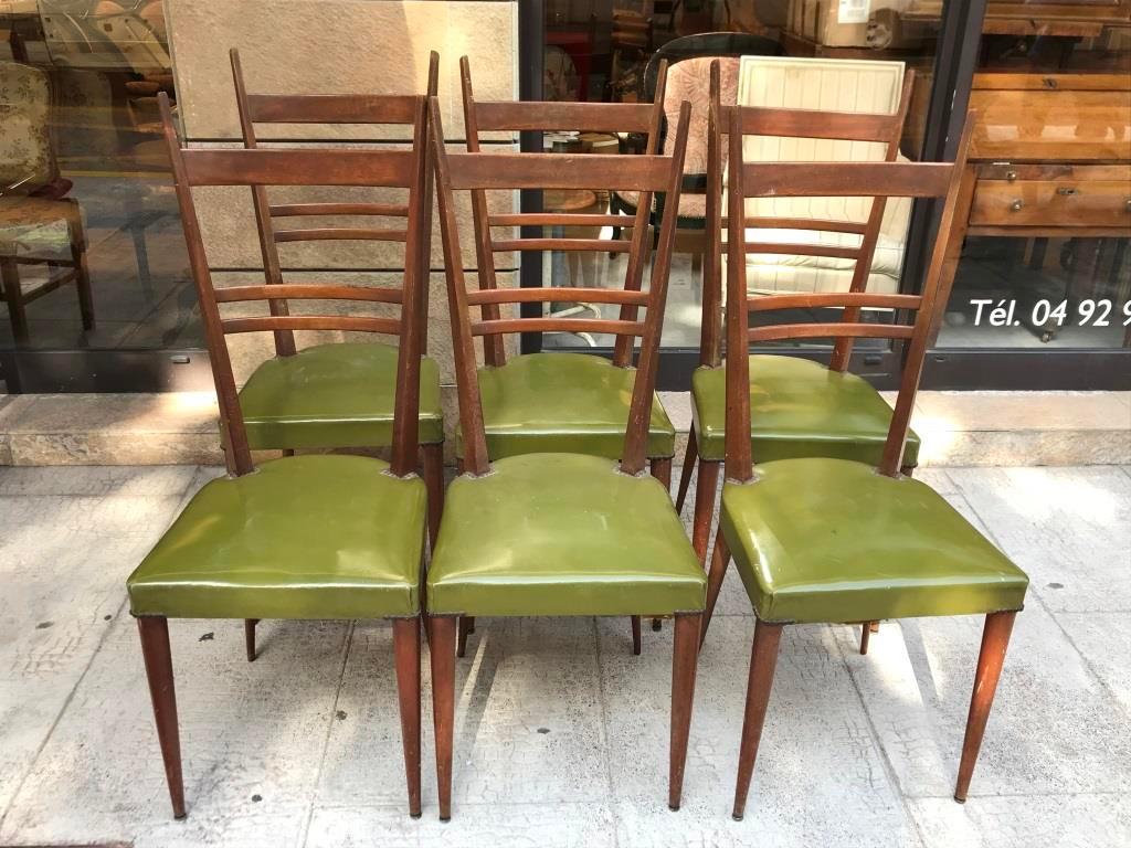 EDITION ROSET - Vers 1950 Suite de six chaises à: EDITION ROSET - Vers 1950 Suite de six chaises à haut dossier en bois clair et garniture de moleskine verte dans le goût de Gio Ponti