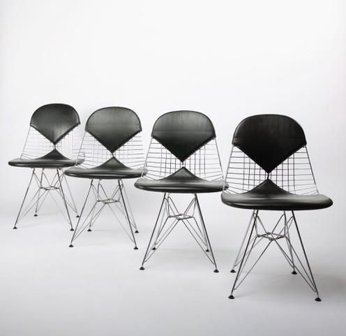 Charles EAMES, édition Vitra, circa 1990 Suite de: Charles EAMES, édition Vitra, circa 1990 Suite de quatre chaises "Bikini" en cuir vert. 81,5 x 50 x 52 cm * Vendu sur désignation