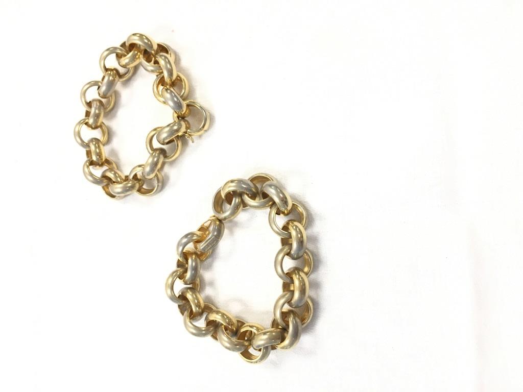 FERRAGAMO Paire de bracelets en métal doré: FERRAGAMO Paire de bracelets en métal doré