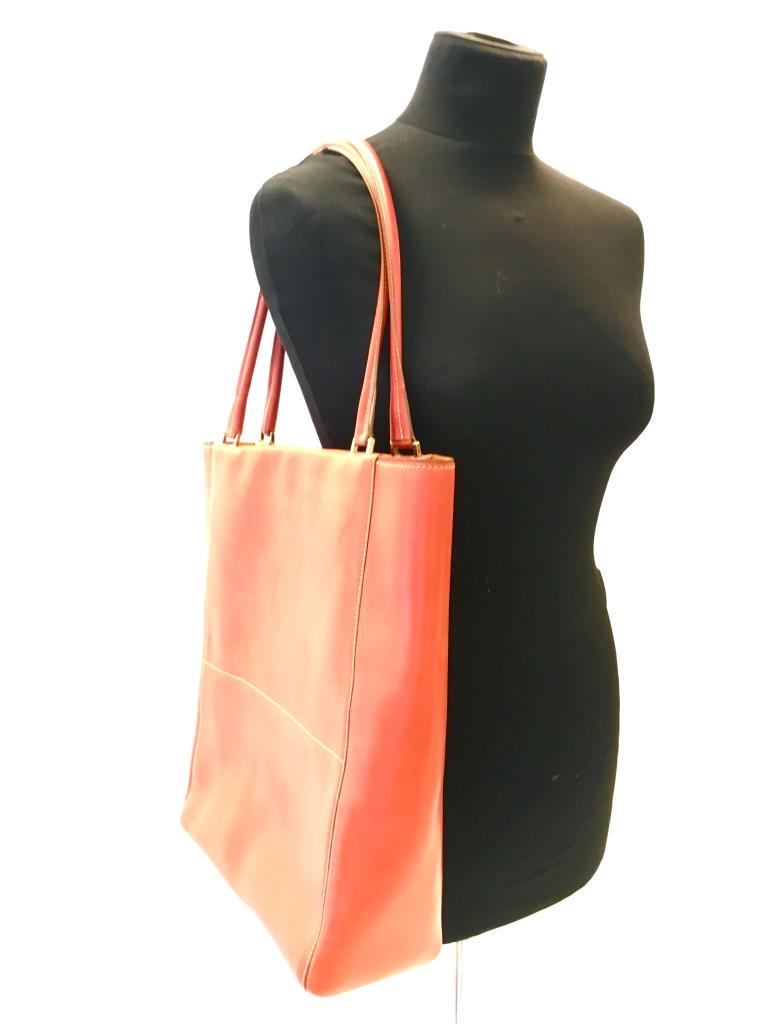 LORO PIANA Sac cabas en cuir brique 38 x 38 cm: LORO PIANA Sac cabas en cuir brique 38 x 38 cm