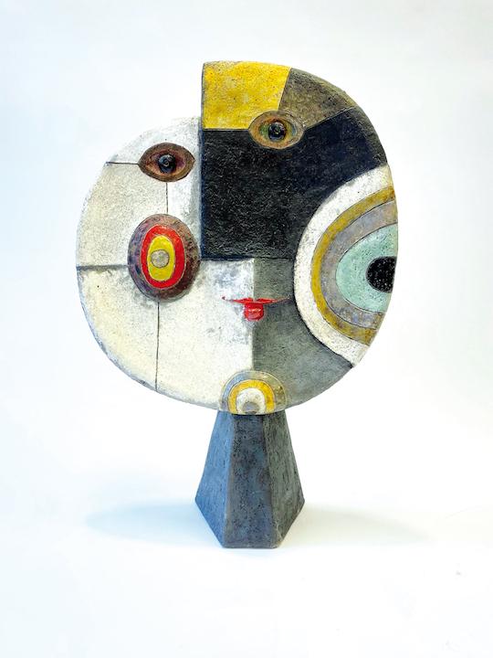 Roger CAPRON (1922-2006) Le grand masque Grande: Roger CAPRON (1922-2006) Le grand masque Grande sculpture en raku émaillé polychrome Signé à la base au dos H : 71,5 cm