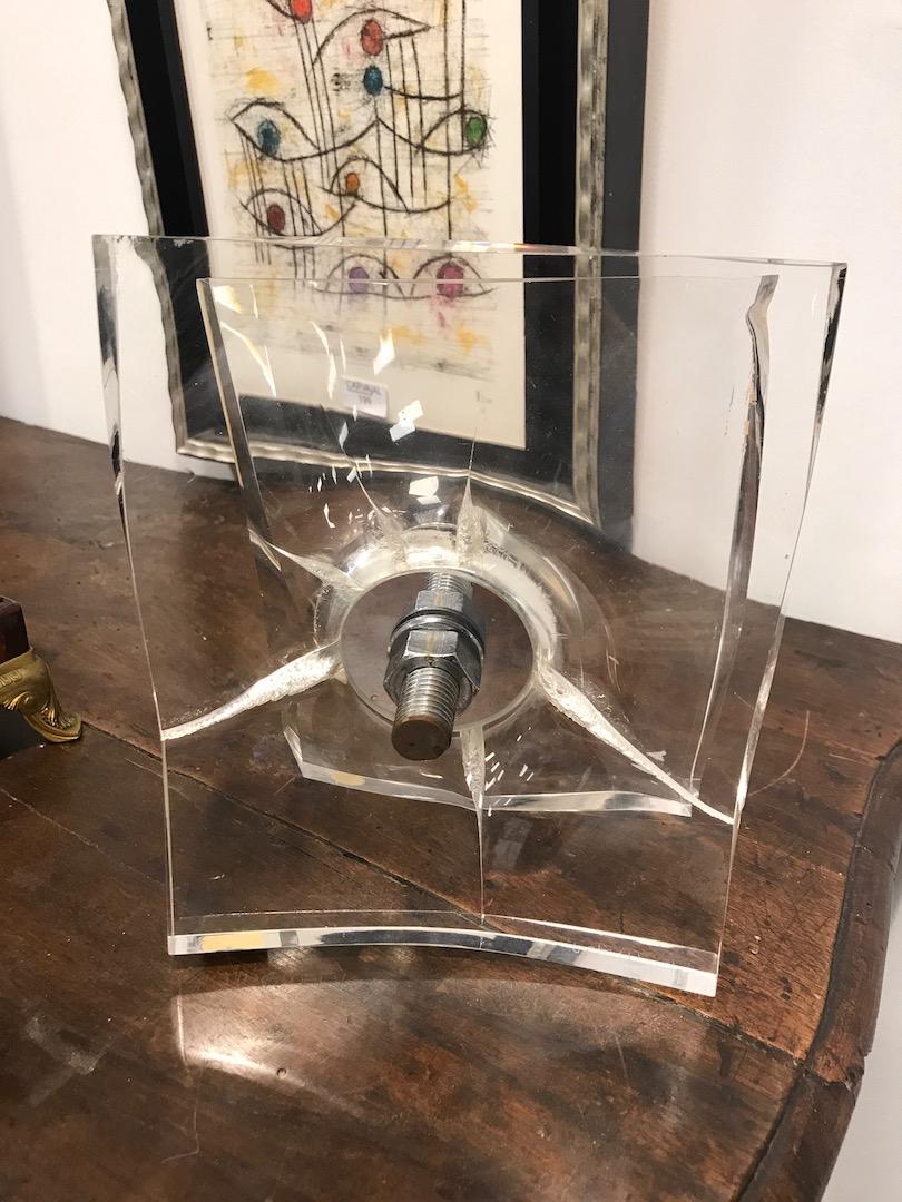 Edmond VERNASSA (1926-2010) Sculpture en plexiglas -: Edmond VERNASSA (1926-2010) Sculpture en plexiglas - 1976 Signé et daté à la base 23 x 14 x 19 cm