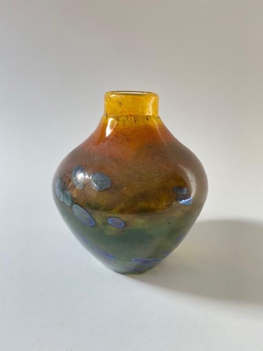 Jean Claude NOVARO (1943-2015) Vase en verre: Jean Claude NOVARO (1943-2015) Vase en verre polychrome - 1987 Signé et daté en dessous H : 17 cm
